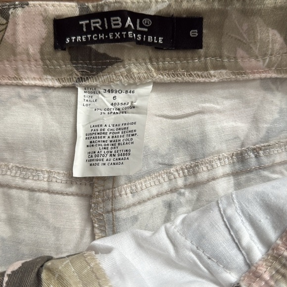 Tribal Floral Capri pants - Picture 3 of 5